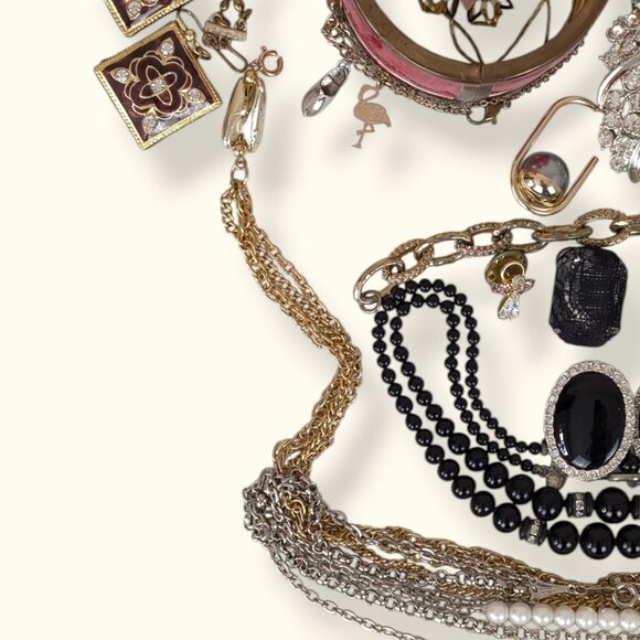 025 - Vintage To Now Jewelry Lot - Sparkle Statement - Picture 4 of 7